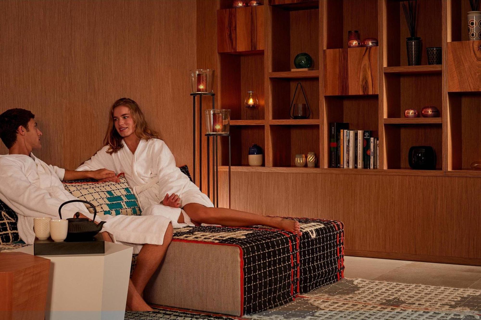 Paragraph Resort & Spa Shekvetili, Autograph Collection Exterior foto A woman receiving a spa treatment