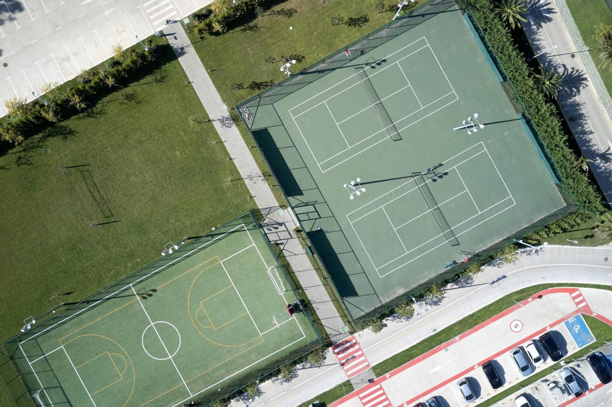 Paragraph Resort & Spa Shekvetili, Autograph Collection Exterior foto Tennis courts at the University of Miami