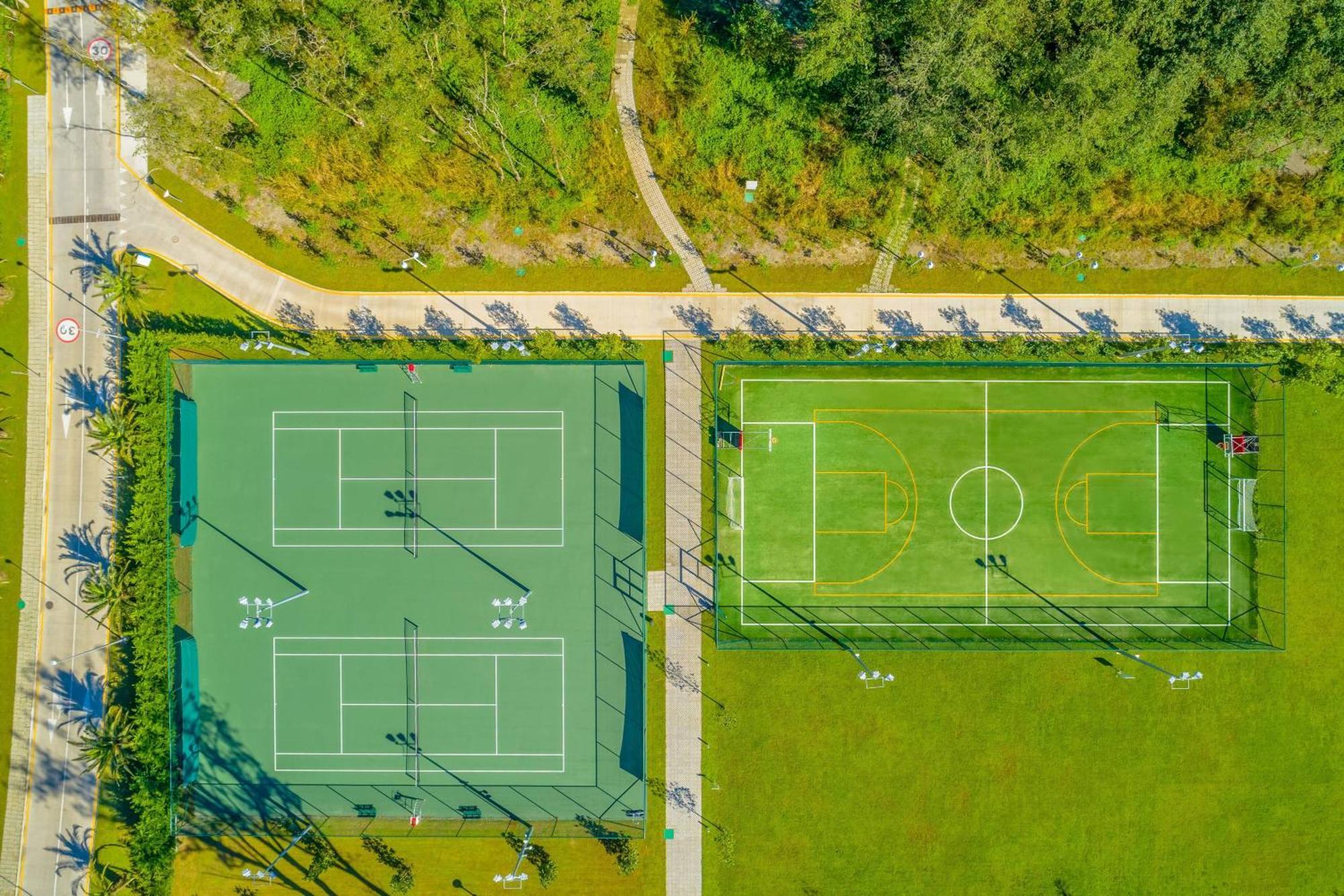 Paragraph Resort & Spa Shekvetili, Autograph Collection Exterior foto Tennis and football fields